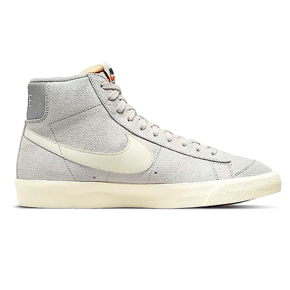 Nike Blazer Mid ‘77 Premium “Light-Bone Coconut 🥥 Milk” - Picture 2 of 8